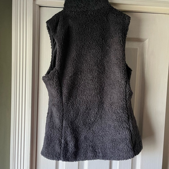 Patagonia. Los Gatos vest. Size M. Perfect condition. New with tags. - Picture 8 of 8